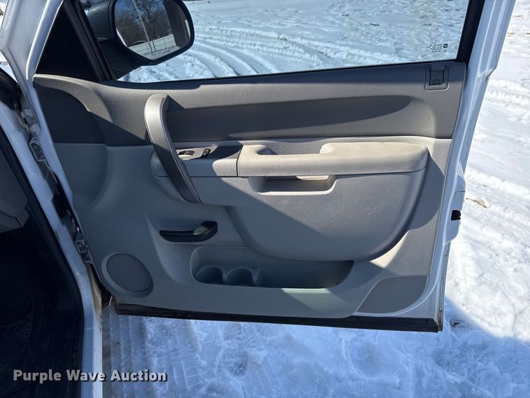 image for item ES5750 2013 Chevrolet Silverado 1500 Ext. Cab utility bed pickup truck