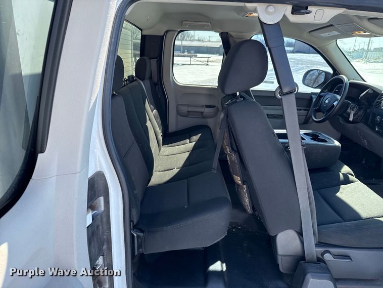 image for item ES5750 2013 Chevrolet Silverado 1500 Ext. Cab utility bed pickup truck