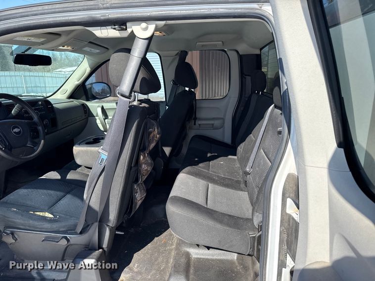 image for item ES5750 2013 Chevrolet Silverado 1500 Ext. Cab utility bed pickup truck