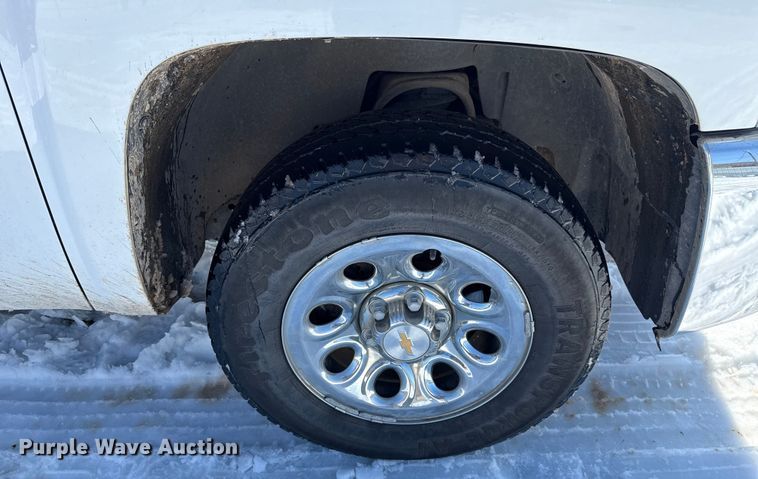 image for item ES5750 2013 Chevrolet Silverado 1500 Ext. Cab utility bed pickup truck