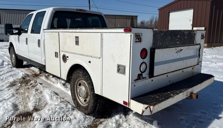 image for item ES5752 2011 Ford F250 Super Duty XL Crew Cab utility bed pickup truck