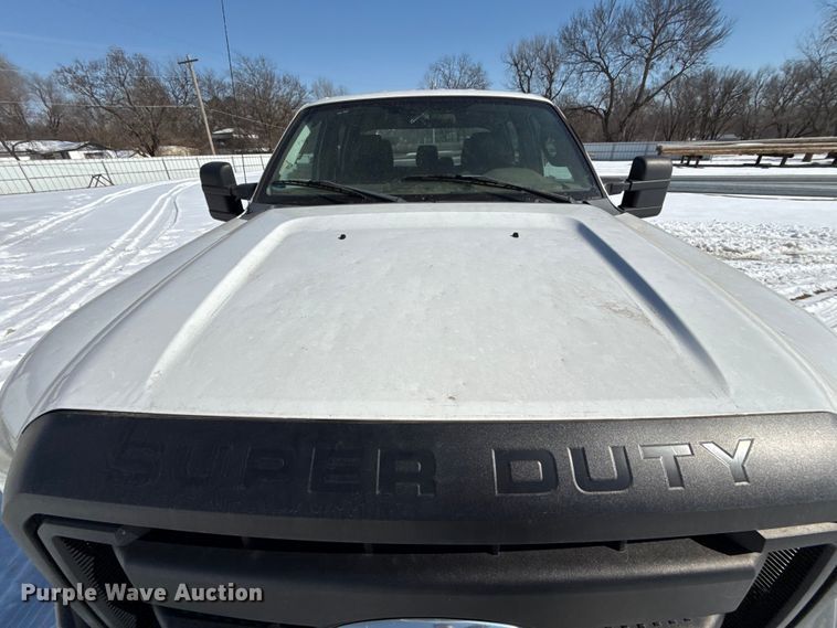 image for item ES5752 2011 Ford F250 Super Duty XL Crew Cab utility bed pickup truck