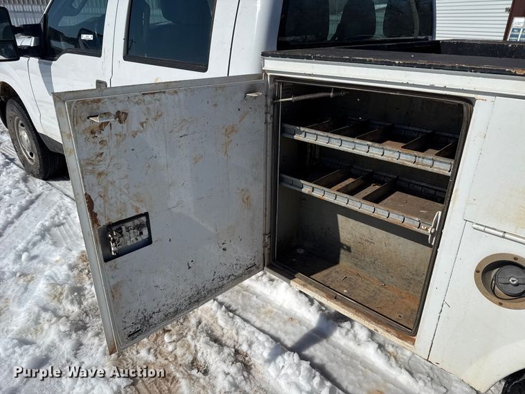 image for item ES5752 2011 Ford F250 Super Duty XL Crew Cab utility bed pickup truck