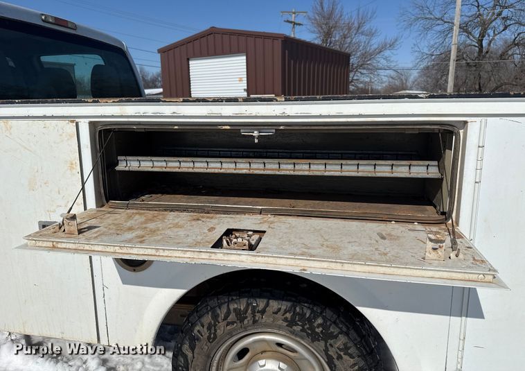 image for item ES5752 2011 Ford F250 Super Duty XL Crew Cab utility bed pickup truck