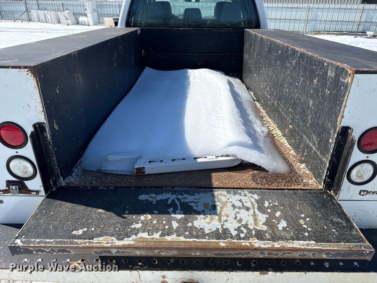 image for item ES5752 2011 Ford F250 Super Duty XL Crew Cab utility bed pickup truck