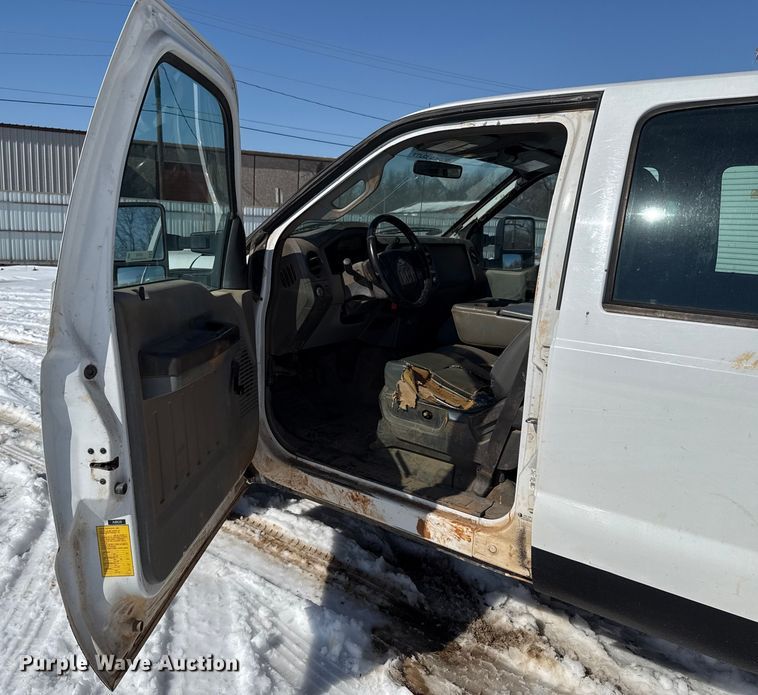 image for item ES5752 2011 Ford F250 Super Duty XL Crew Cab utility bed pickup truck