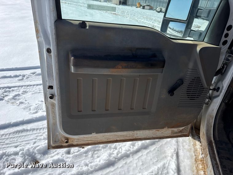 image for item ES5752 2011 Ford F250 Super Duty XL Crew Cab utility bed pickup truck