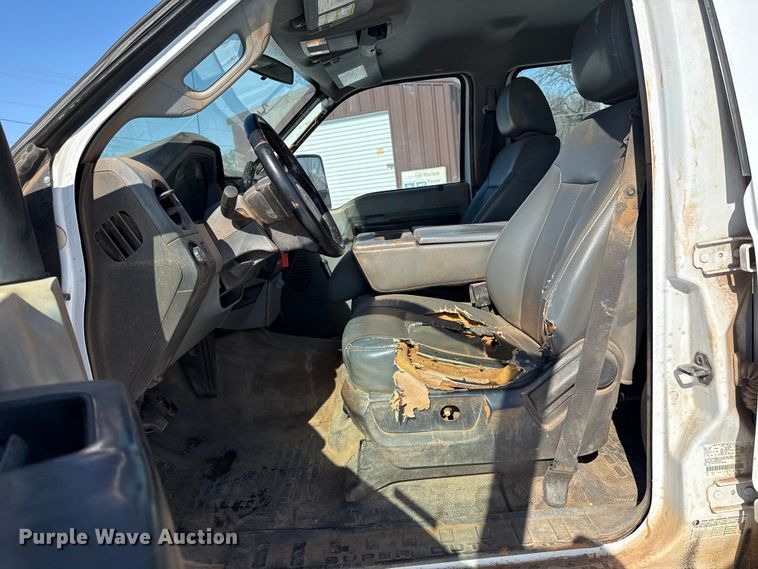 image for item ES5752 2011 Ford F250 Super Duty XL Crew Cab utility bed pickup truck