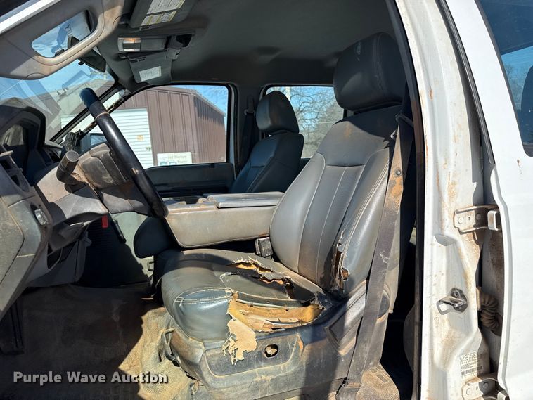 image for item ES5752 2011 Ford F250 Super Duty XL Crew Cab utility bed pickup truck