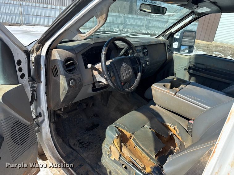 image for item ES5752 2011 Ford F250 Super Duty XL Crew Cab utility bed pickup truck