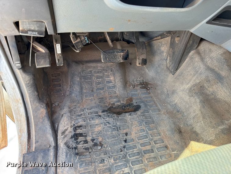 image for item ES5752 2011 Ford F250 Super Duty XL Crew Cab utility bed pickup truck