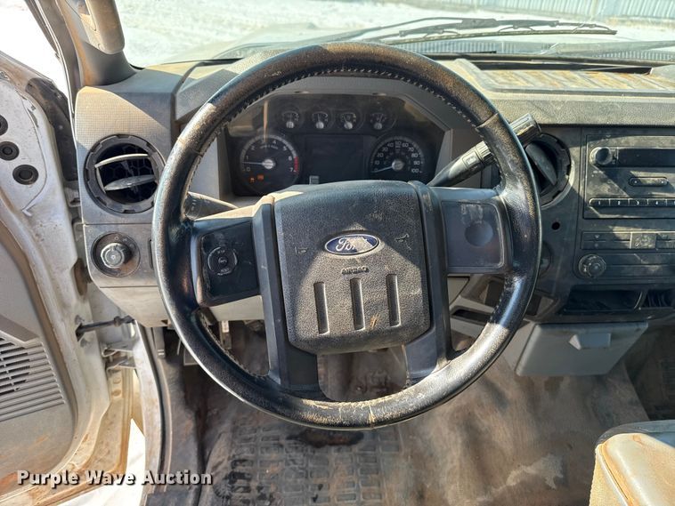 image for item ES5752 2011 Ford F250 Super Duty XL Crew Cab utility bed pickup truck