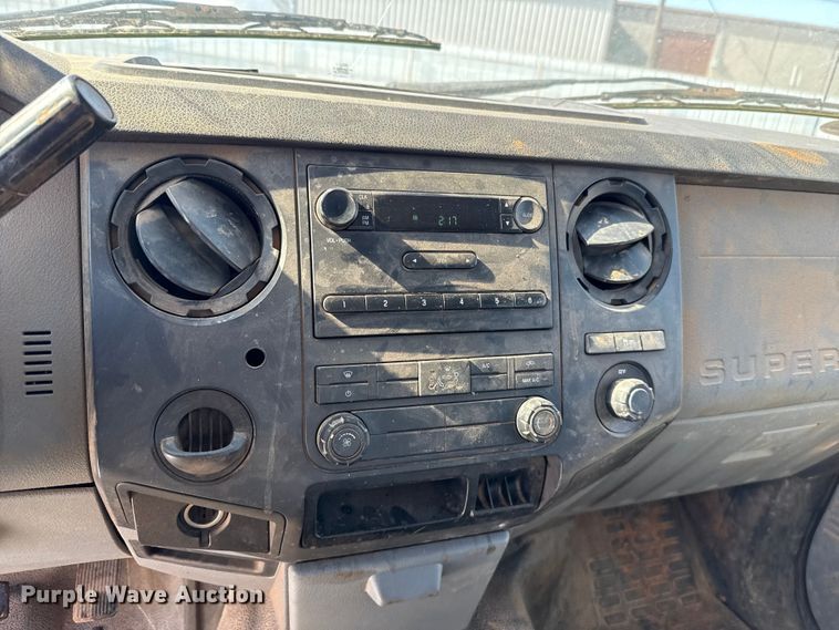 image for item ES5752 2011 Ford F250 Super Duty XL Crew Cab utility bed pickup truck