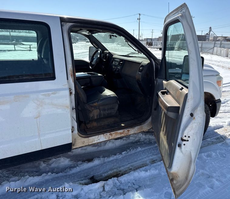 image for item ES5752 2011 Ford F250 Super Duty XL Crew Cab utility bed pickup truck