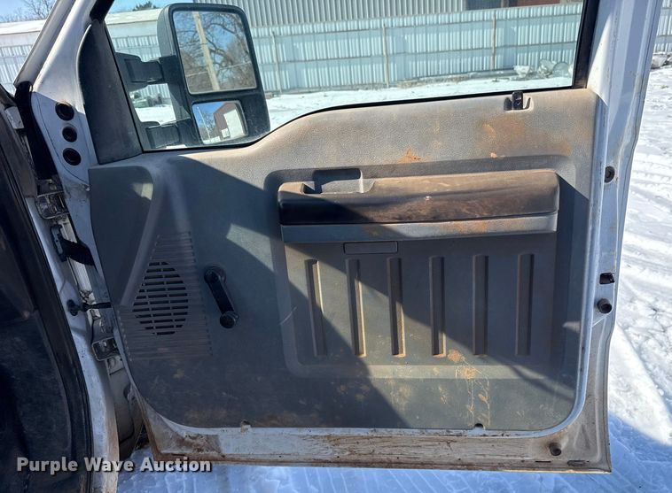 image for item ES5752 2011 Ford F250 Super Duty XL Crew Cab utility bed pickup truck