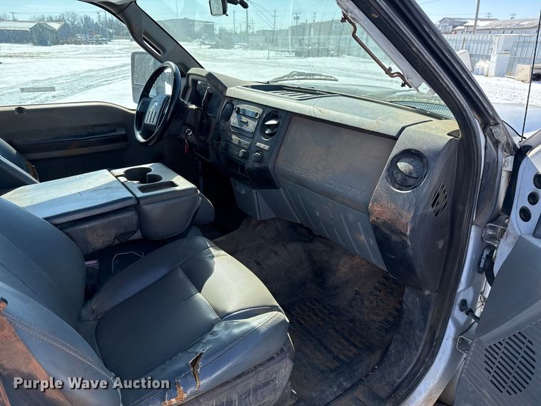 image for item ES5752 2011 Ford F250 Super Duty XL Crew Cab utility bed pickup truck