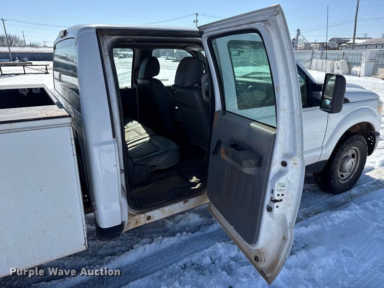 image for item ES5752 2011 Ford F250 Super Duty XL Crew Cab utility bed pickup truck