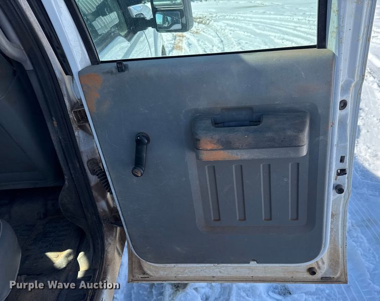 image for item ES5752 2011 Ford F250 Super Duty XL Crew Cab utility bed pickup truck