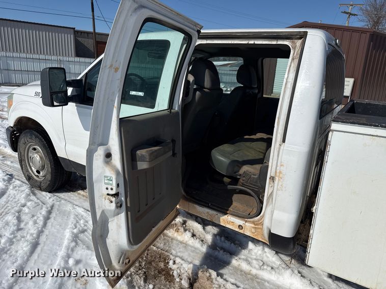 image for item ES5752 2011 Ford F250 Super Duty XL Crew Cab utility bed pickup truck