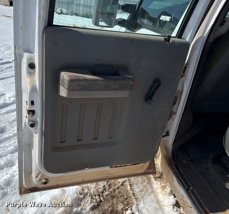 image for item ES5752 2011 Ford F250 Super Duty XL Crew Cab utility bed pickup truck