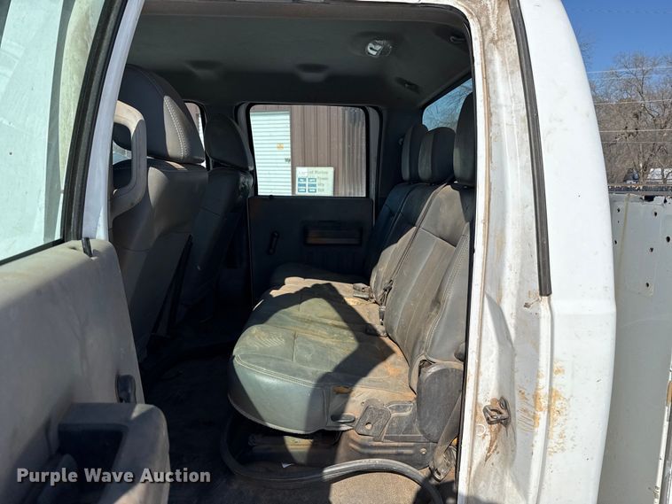 image for item ES5752 2011 Ford F250 Super Duty XL Crew Cab utility bed pickup truck