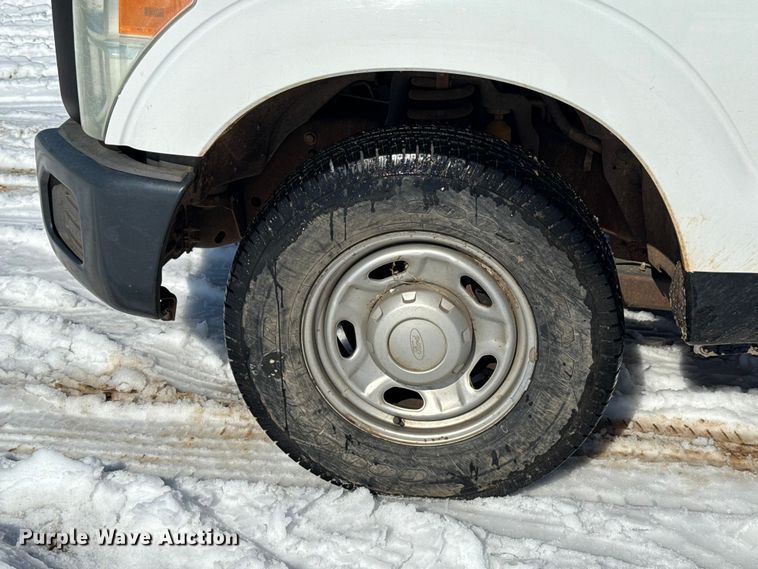 image for item ES5752 2011 Ford F250 Super Duty XL Crew Cab utility bed pickup truck