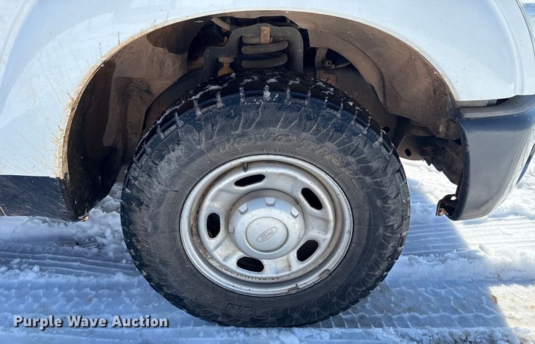 image for item ES5752 2011 Ford F250 Super Duty XL Crew Cab utility bed pickup truck