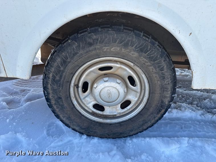 image for item ES5752 2011 Ford F250 Super Duty XL Crew Cab utility bed pickup truck