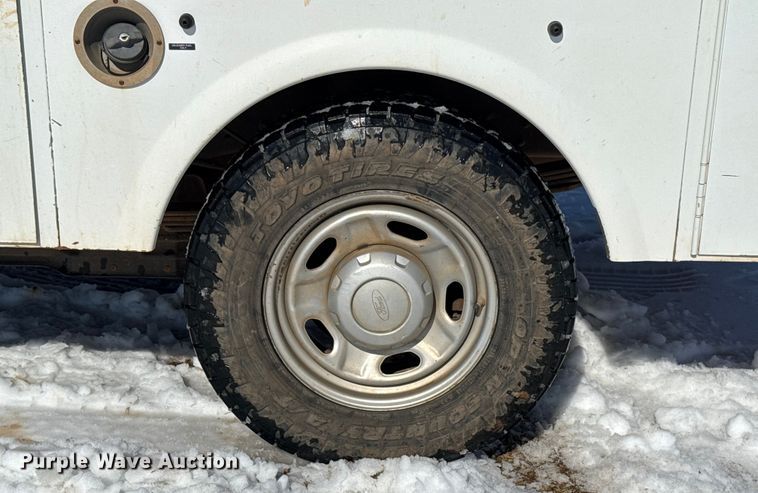 image for item ES5752 2011 Ford F250 Super Duty XL Crew Cab utility bed pickup truck