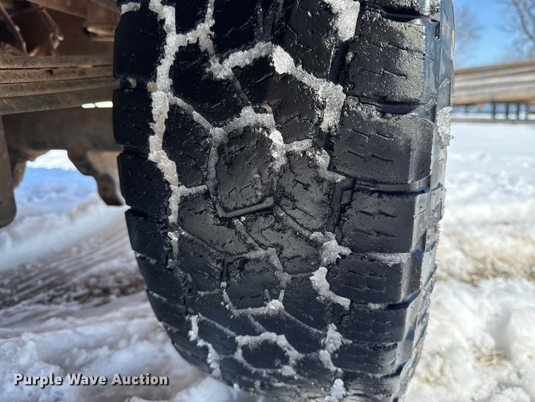 image for item ES5752 2011 Ford F250 Super Duty XL Crew Cab utility bed pickup truck