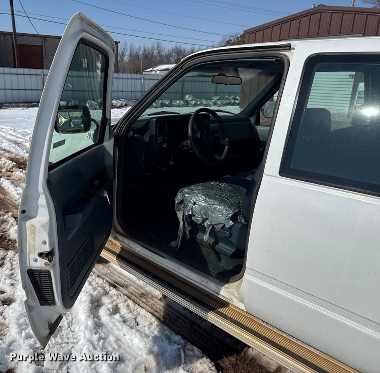 image for item ES5753 1994 Chevrolet 2500 Ext. Cab pickup truck