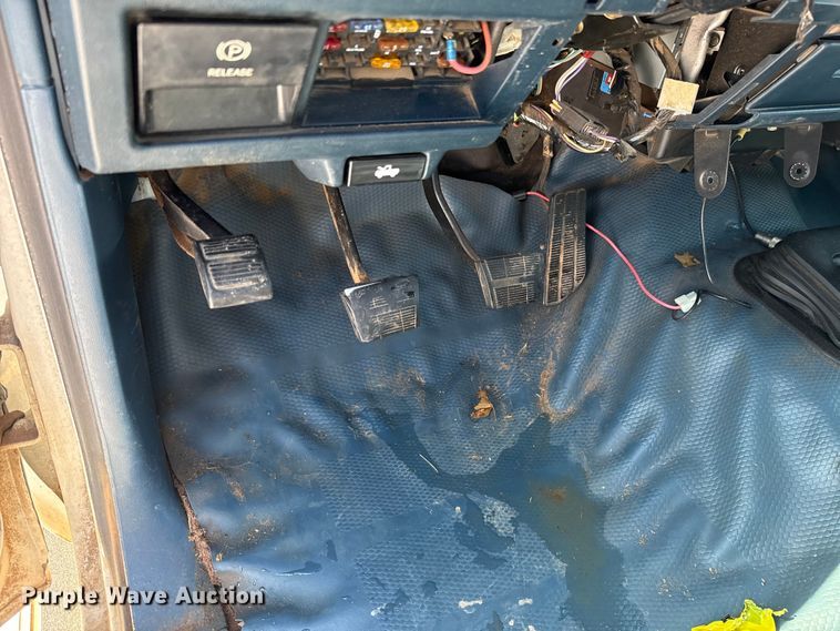 image for item ES5753 1994 Chevrolet 2500 Ext. Cab pickup truck