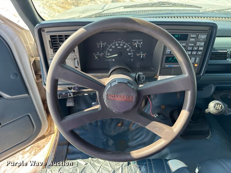 image for item ES5753 1994 Chevrolet 2500 Ext. Cab pickup truck