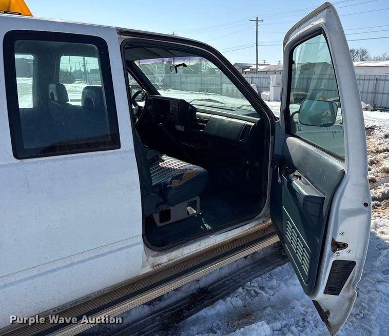 image for item ES5753 1994 Chevrolet 2500 Ext. Cab pickup truck