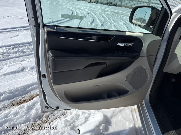 image for item ES5754 2017 Dodge Grand Caravan van