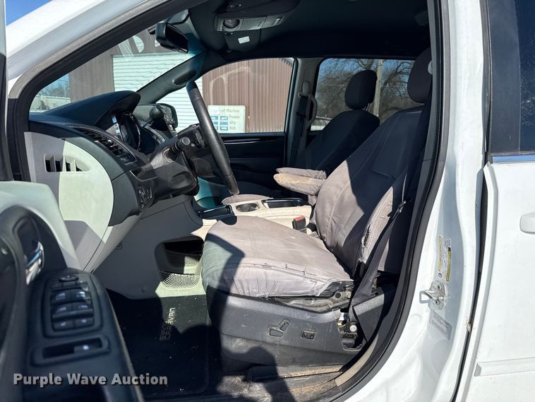 image for item ES5754 2017 Dodge Grand Caravan van