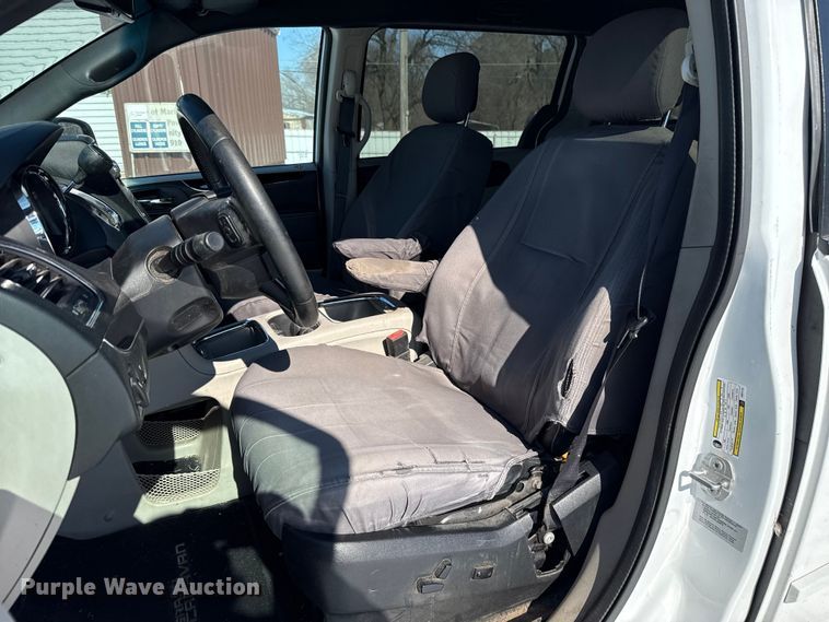 image for item ES5754 2017 Dodge Grand Caravan van