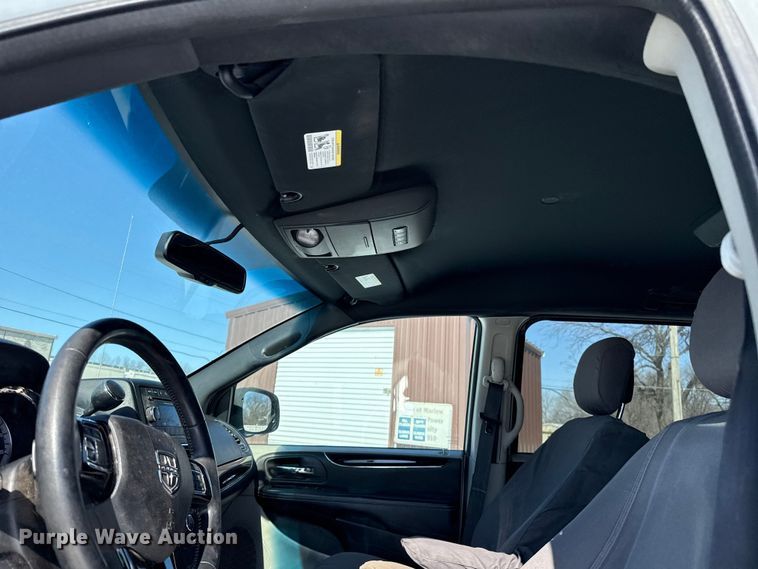 image for item ES5754 2017 Dodge Grand Caravan van