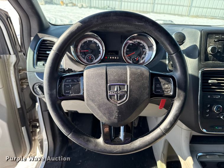 image for item ES5754 2017 Dodge Grand Caravan van