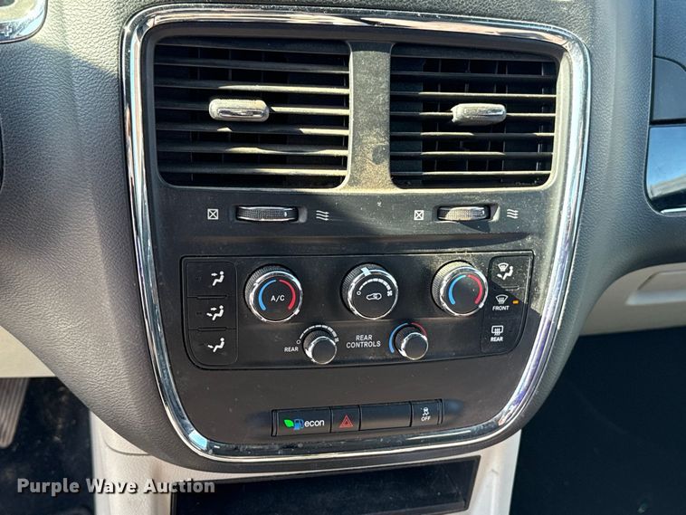 image for item ES5754 2017 Dodge Grand Caravan van