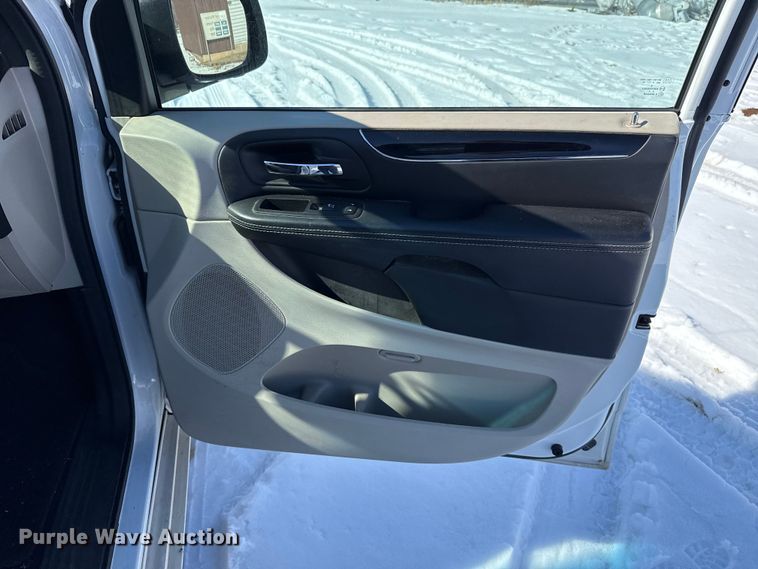 image for item ES5754 2017 Dodge Grand Caravan van