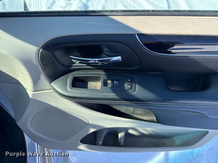 image for item ES5754 2017 Dodge Grand Caravan van