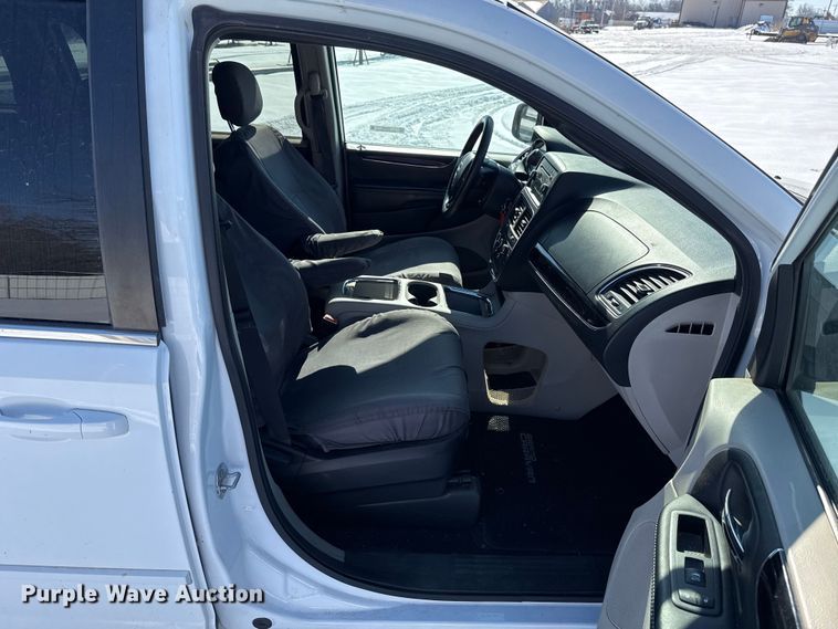 image for item ES5754 2017 Dodge Grand Caravan van