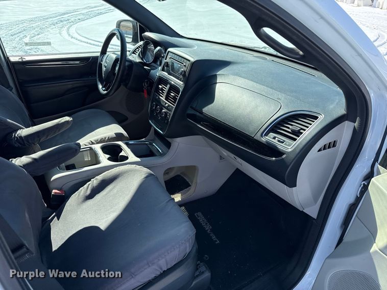 image for item ES5754 2017 Dodge Grand Caravan van