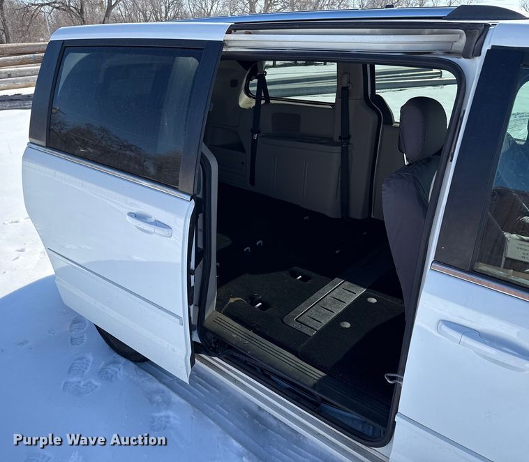 image for item ES5754 2017 Dodge Grand Caravan van