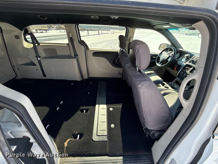 image for item ES5754 2017 Dodge Grand Caravan van