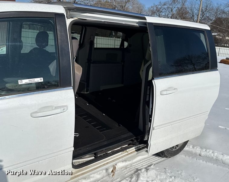 image for item ES5754 2017 Dodge Grand Caravan van