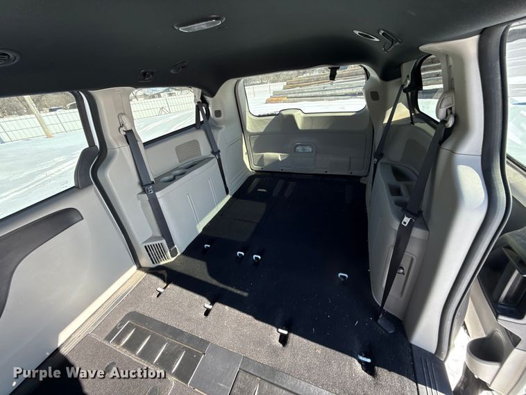 image for item ES5754 2017 Dodge Grand Caravan van