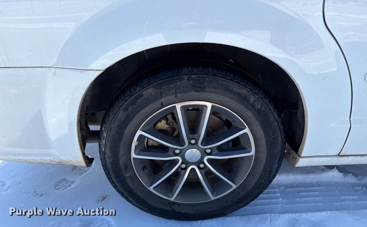 image for item ES5754 2017 Dodge Grand Caravan van