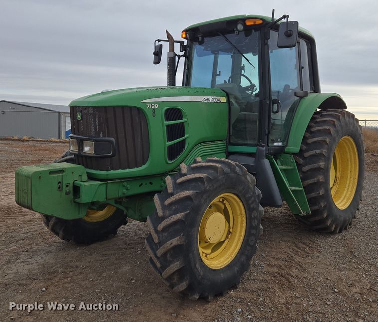 image for item ET1247 2010 John Deere 7130 MFWD tractor